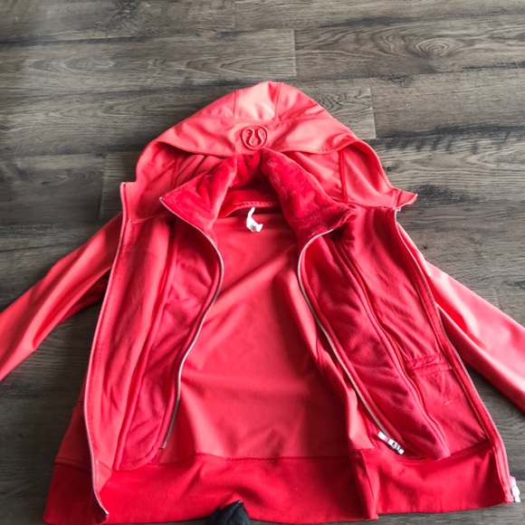 Lululemon scuba hoodie with shell - Picture 3 of 4